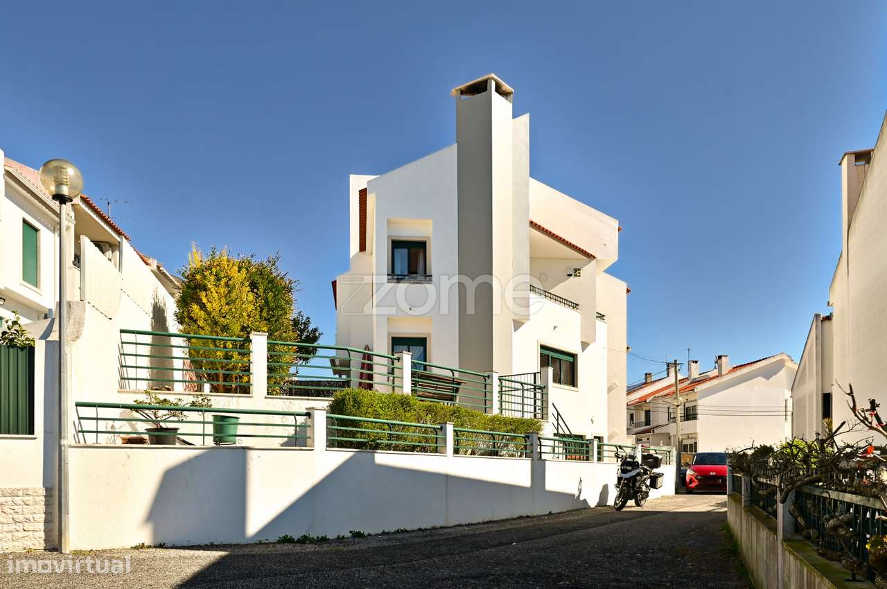 Moradia T5+2 - Varge Mondar, Rio de Mouro - Grande imagem: 2/39