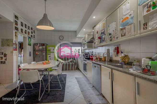 Apartamento T4 Duplex condomínio reservado 2 lugares garagem arrumos-8