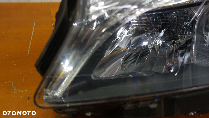 LAMPA LEWA PRZÓD MERCEDES W246 A2468203861 - 3