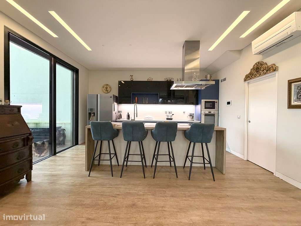 Moradia T4+1 moderna à venda em Picheleiros, Azeitão-10