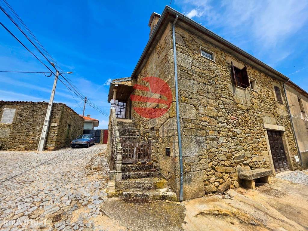 MORADIA T3 C/ GARAGEM E ANEXO-13