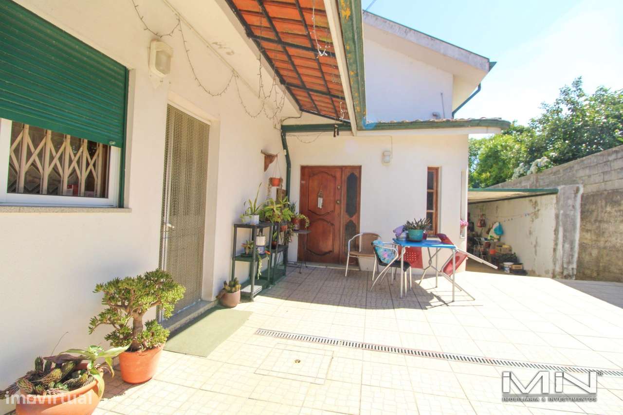 Mini Quinta com Construção Robusta, Poço, Adega e Viabilidade para Seg-50