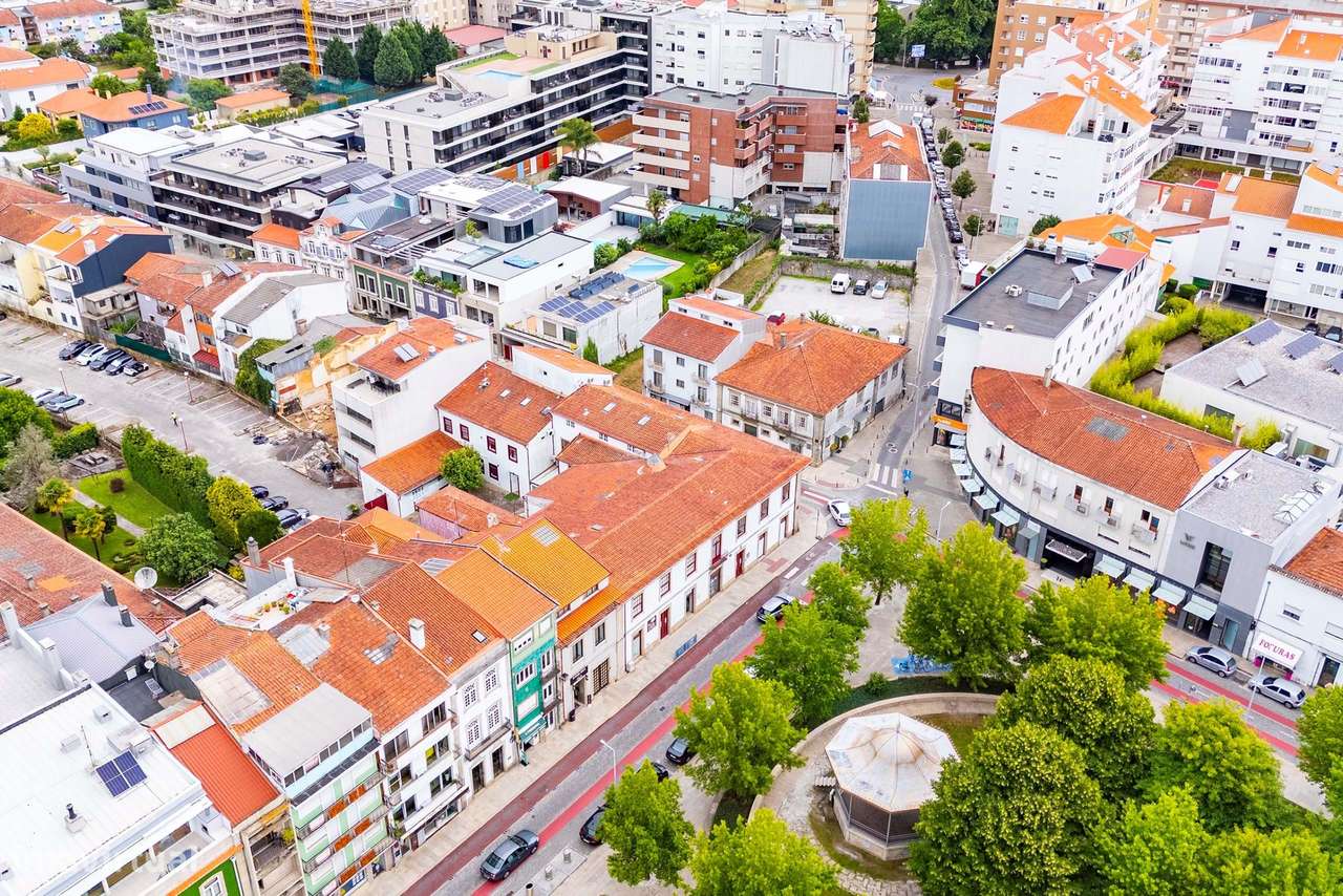 Trespasse de Conceituada Loja de Roupa Infantil no Centro de Barcelos-21