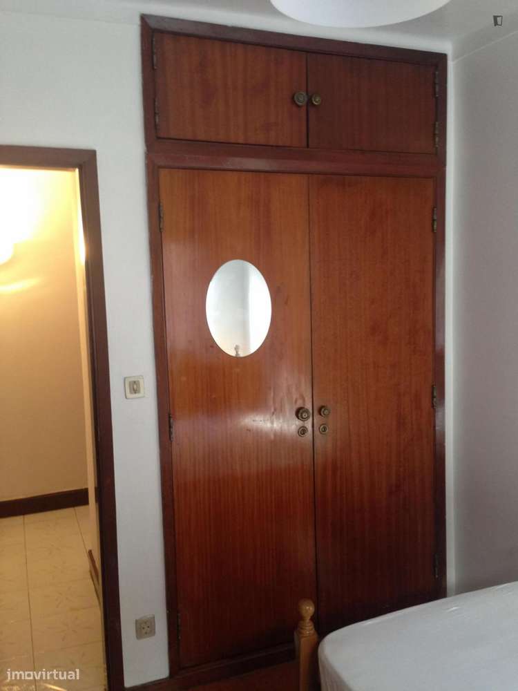 Quarto - localizado em Montarroio Coimbra - Grande imagem: 4/10