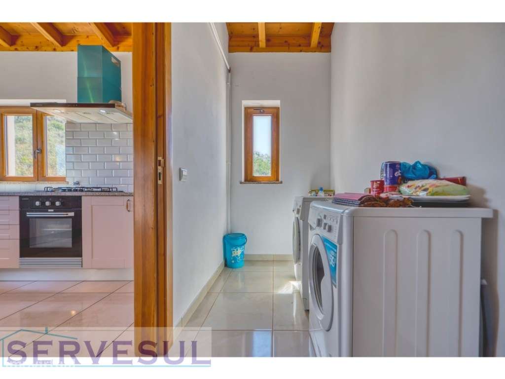 Espaçosa Moradia de 3 quartos, inserida em terreno com 17 hectares,...-8