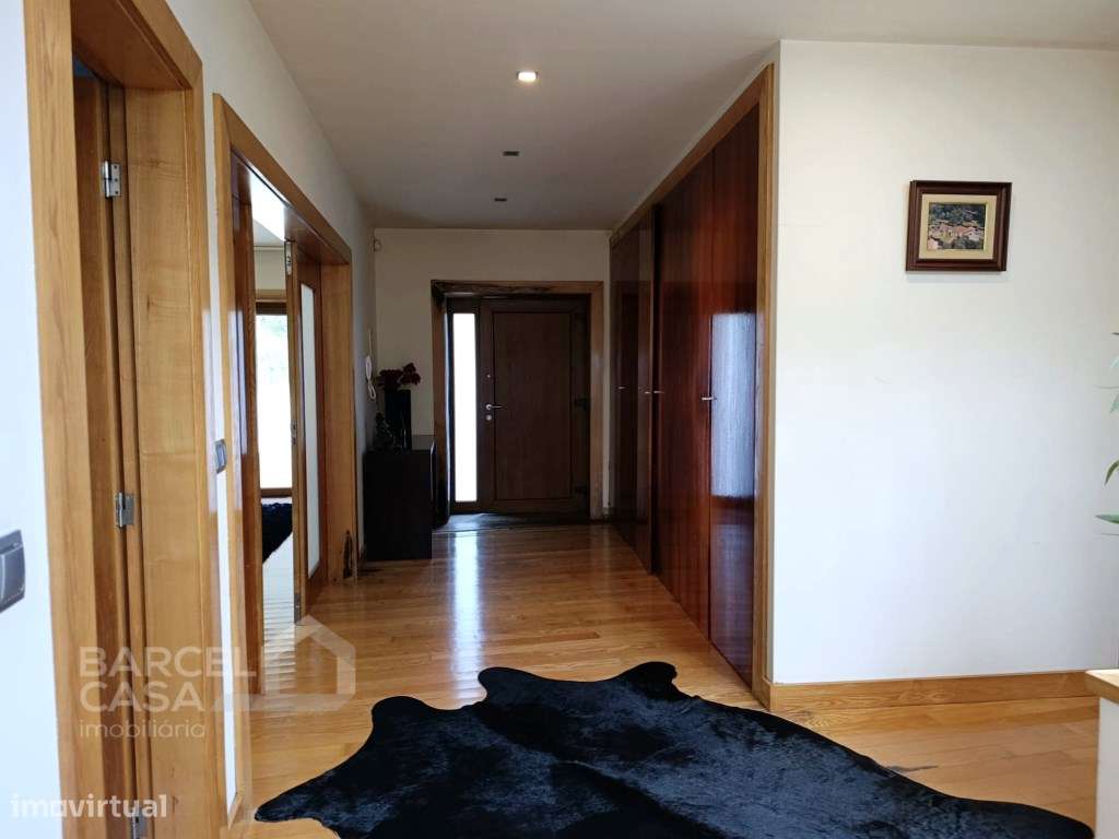 Moradia T4 em pedra, com piscina em Airó - Barcelos-32