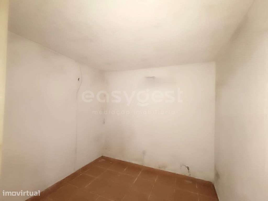 Fantástica moradia com 2 pisos, anexos e comercio-10