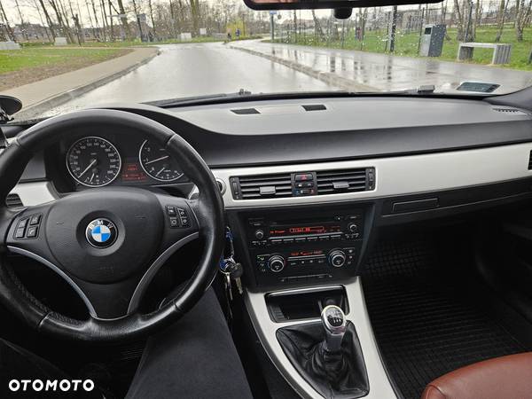 BMW Seria 3 320i - 11