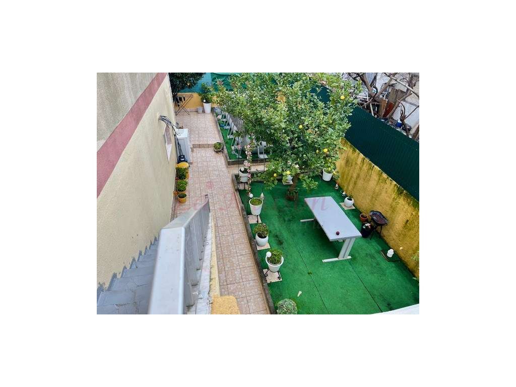 Moradia V5 Duplex em Famões-39