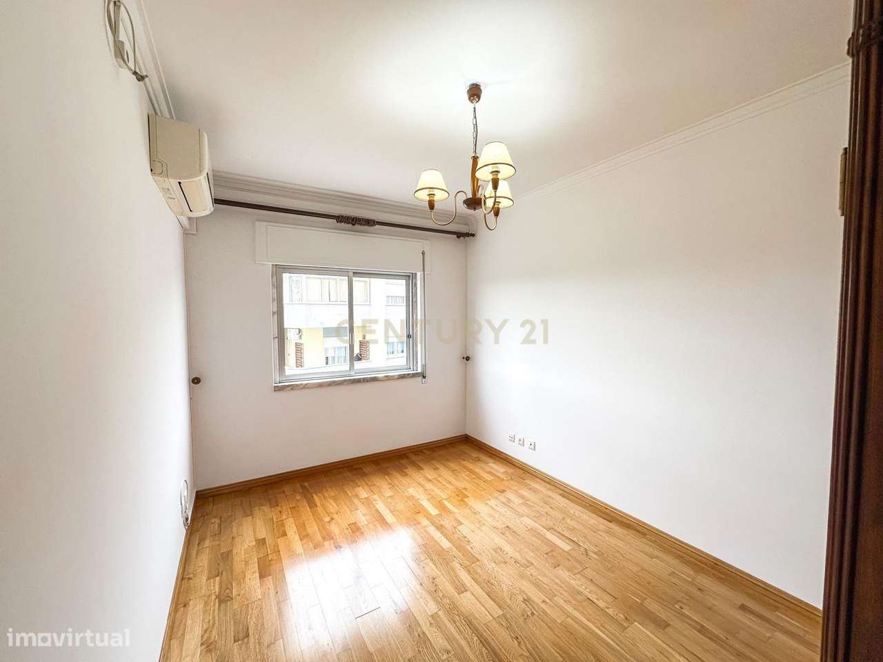 Apartamento T2 com Vista Panorâmica em Amora, Seixal-9