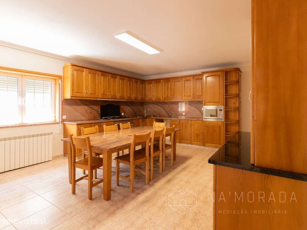 MORADIA UNIFAMILIAR T3+1 COM JARDIM EM CANEDO-3