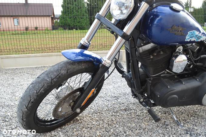 Harley-Davidson Dyna Street Bob - 13