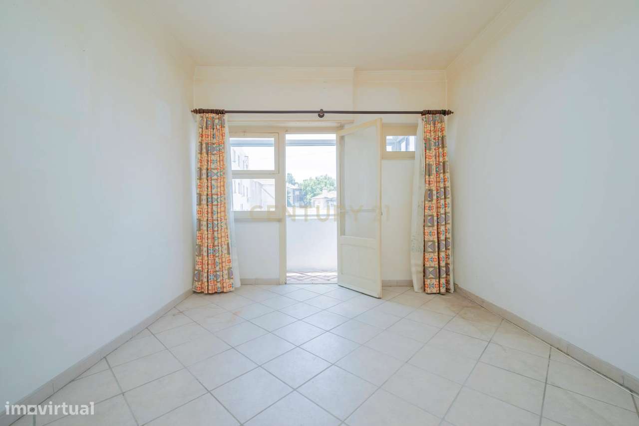 Oportunidade Investimento - Apartamento T2 | Mercês | Algueirão Mem Ma-1