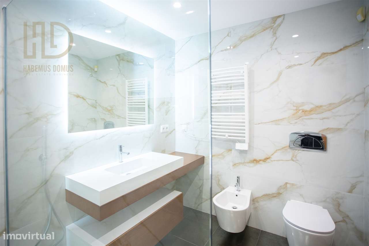 Moradia T3+1 de Luxo com 405m2 a 200 Metros da Praia em Canidelo.-23