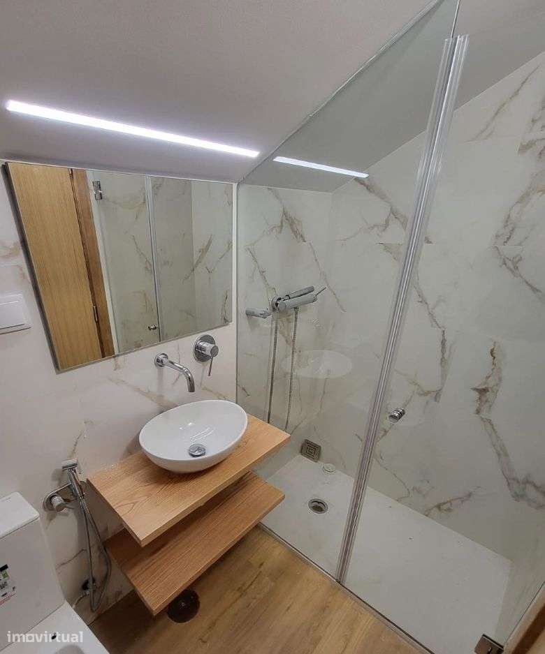 T3 Remodelado, com cozinha equipada às Portas de Benfica-28