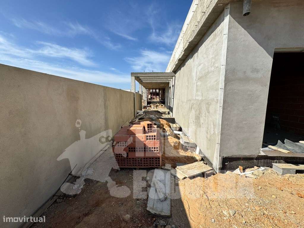 MORADIA EM CONSTRUÇÃO QUINTA DO ANJO ..-7