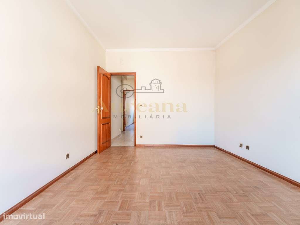 Oportunidade: T3 no Centro de Ourém em Prédio com Elevador-16