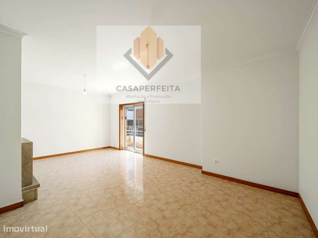 Fabuloso Apartamento T3 de 3 Frentes com Varanda e Box - Avintes-7