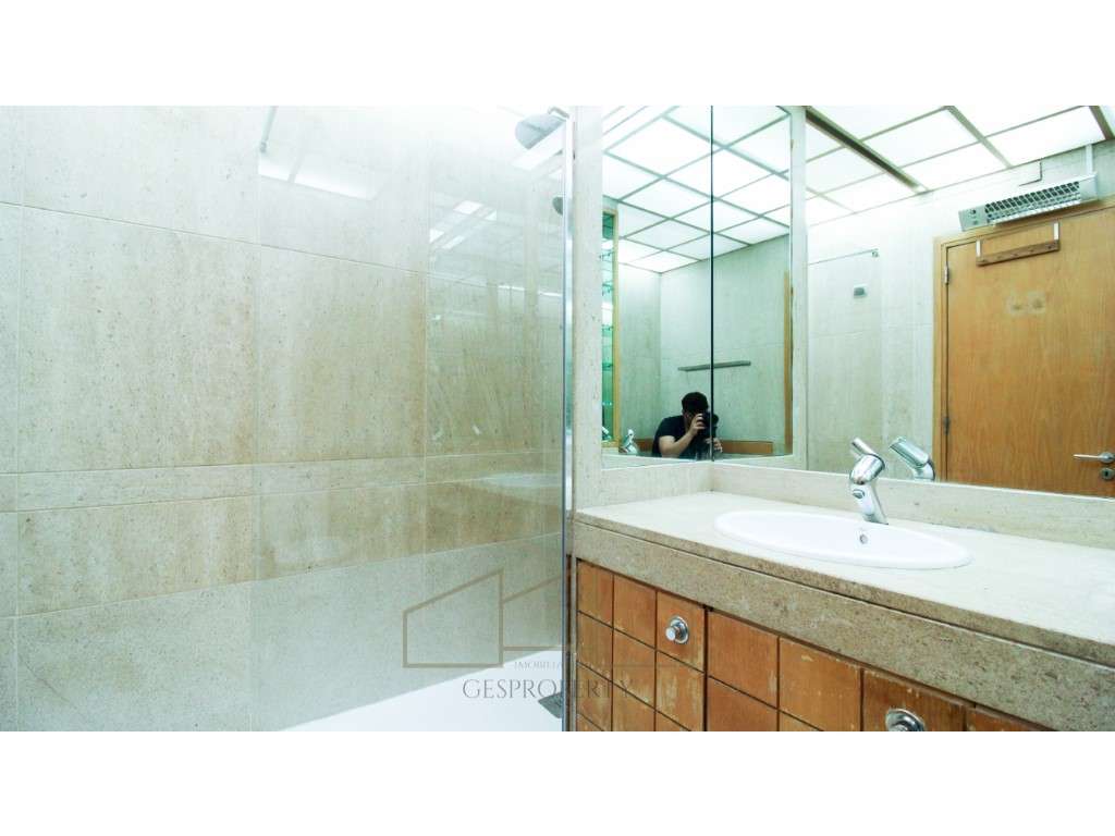 Apartamento T4 nas Torres das Amoreiras-31