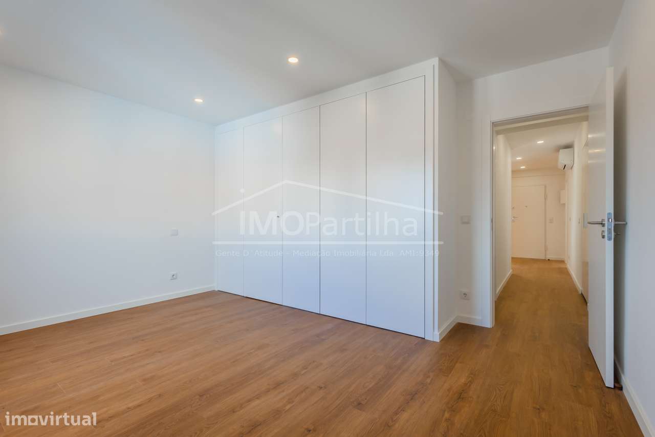 Apartamento t3 à venda na Rua Abáde Correia da Serra-18