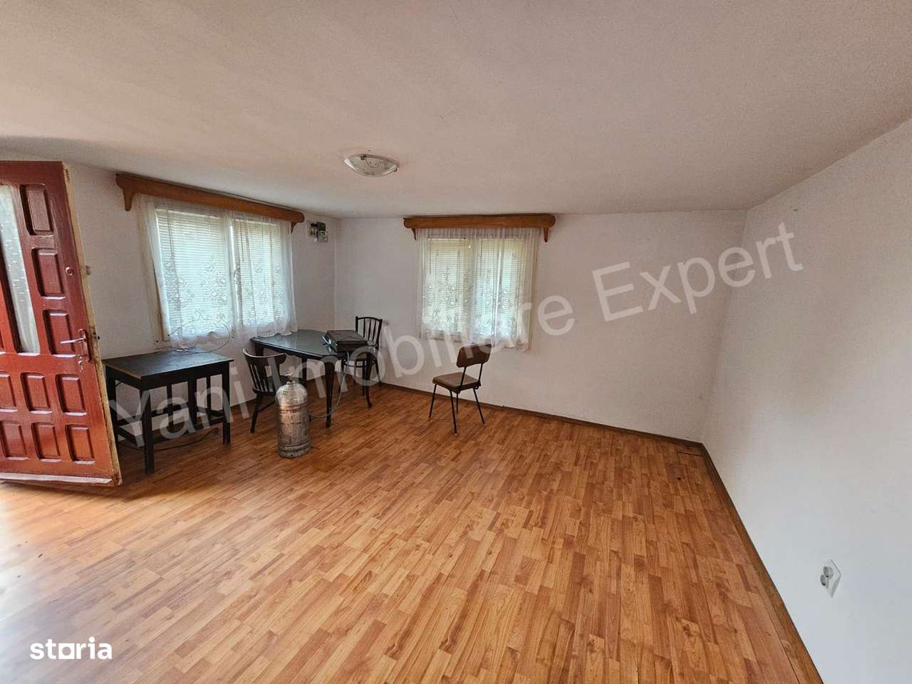 Casă de vânzare în comuna Domnești, județ Argeș. - Imagine principală: 4/16