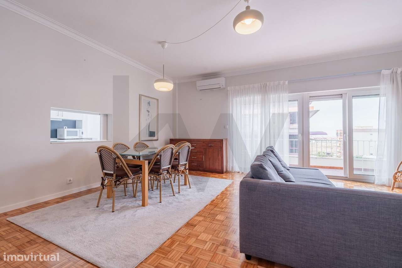 Apartamento T2 na Av. Dr. Francisco Sá Carneiro - Moinho das Antas - O-9