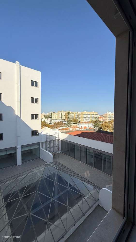 Apartamento T0 com parqueamento e vistas de mar-8