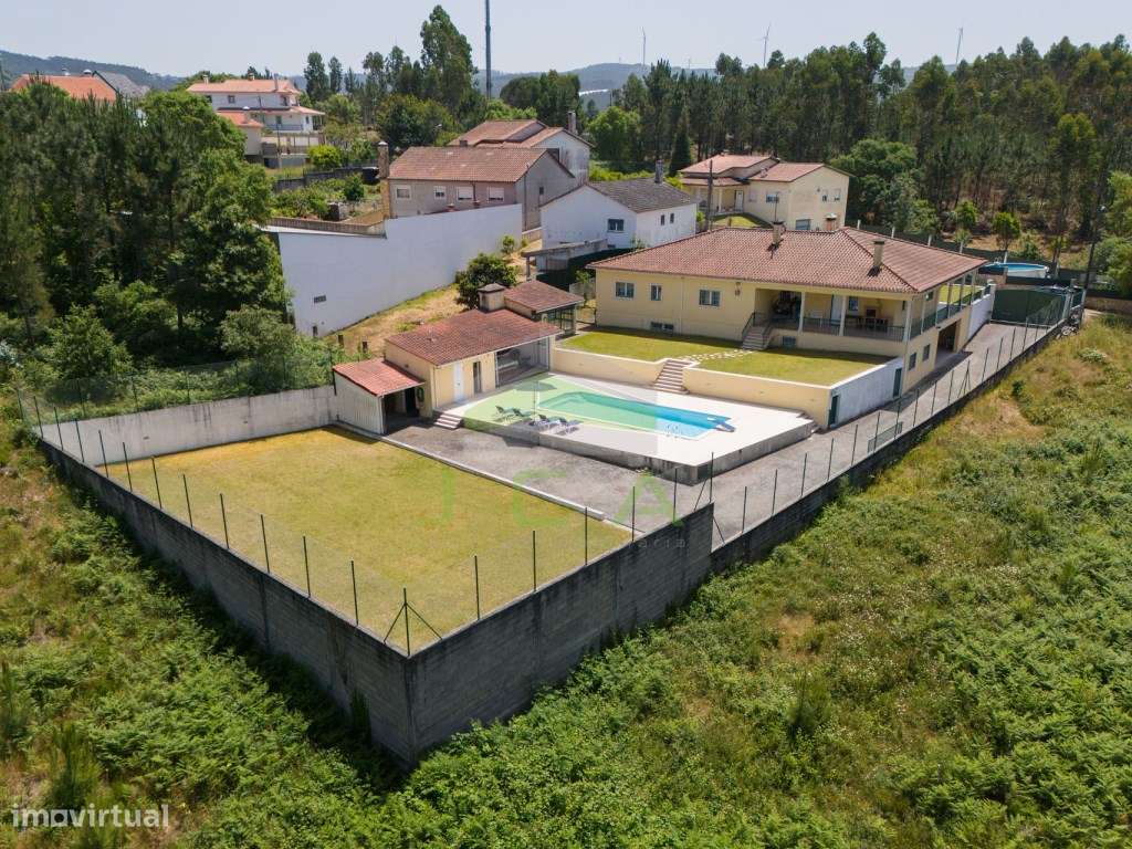 Moradia V4 com piscina e terreno-56