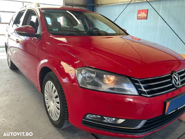 Volkswagen Passat 2.0 TDI DPF DSG Trendline - 2