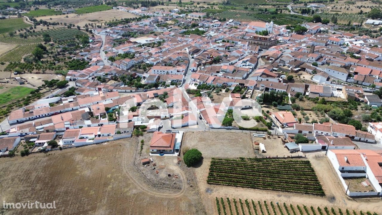 Lote Urbano de 1500m2 no centro de Vila de Frades para construção