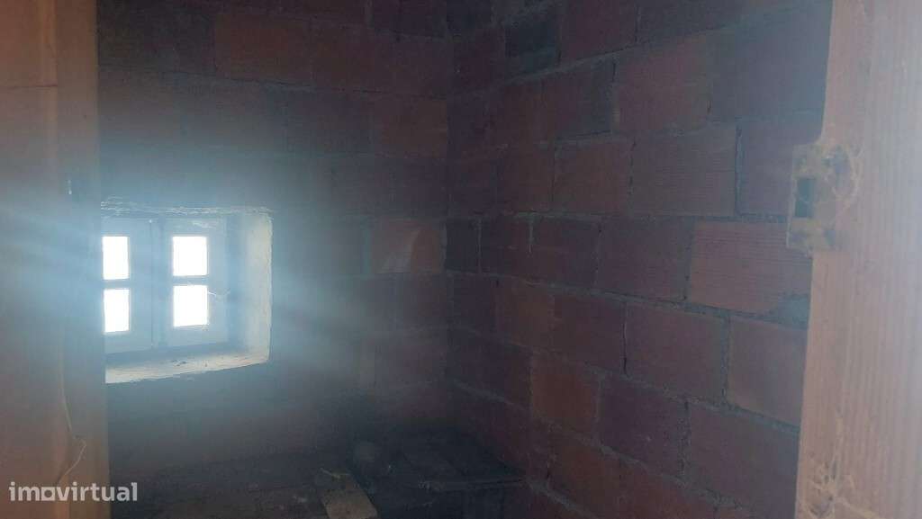 Moradia p/ Restauro - Terras de Bouro - Grande imagem: 4/16