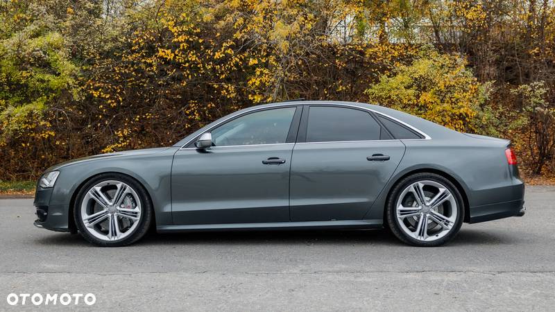 Audi S8 - 9