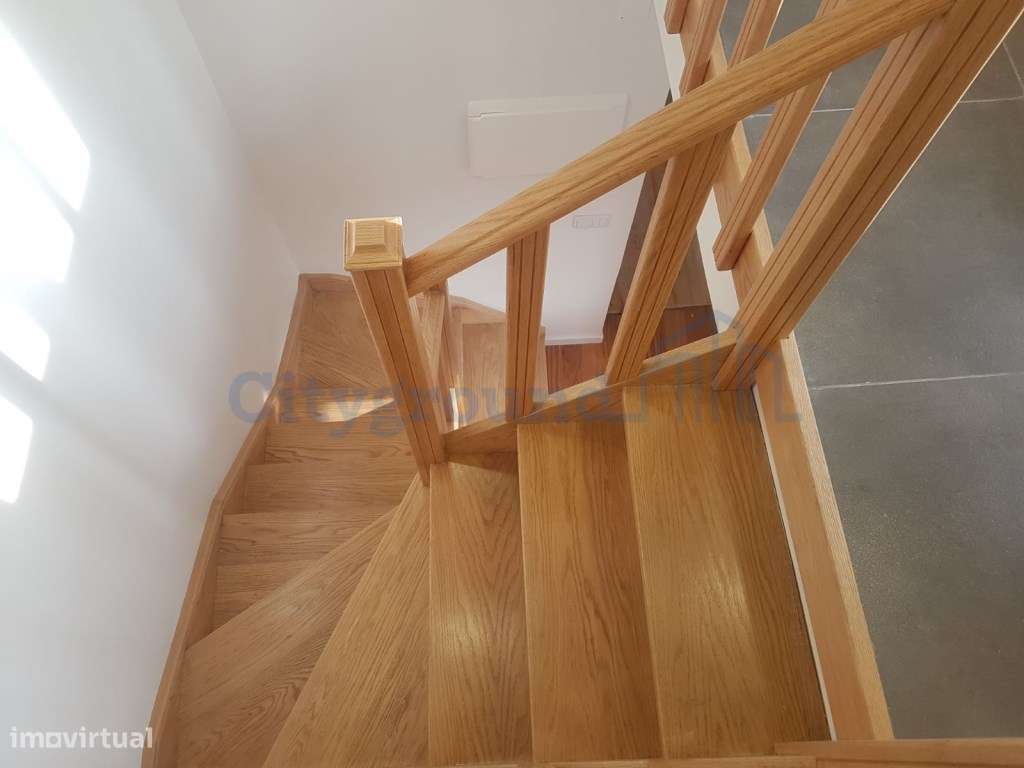 Apartamento T3 Duplex com vista rio-10