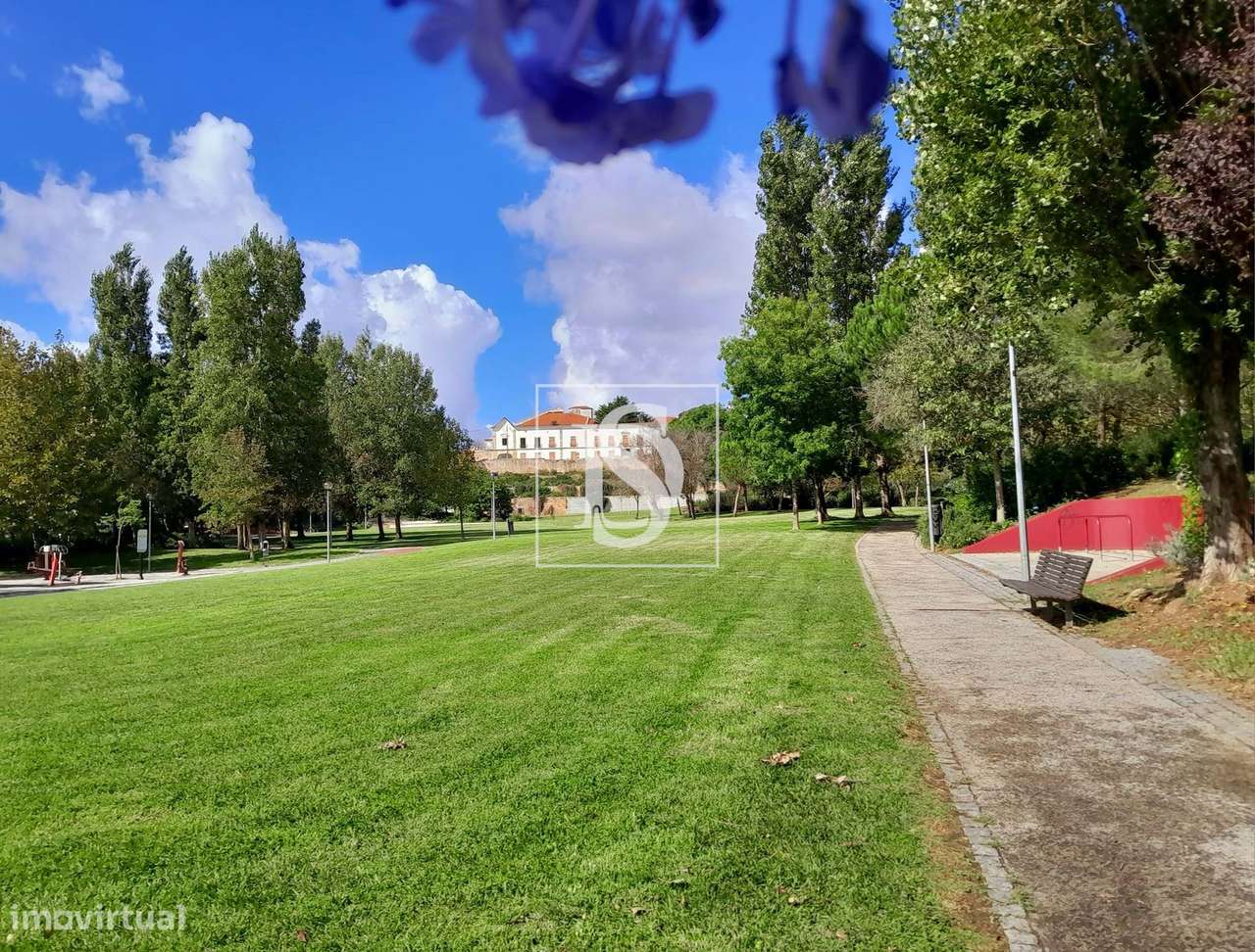 Loja com terraço na Quinta da Flamenga Vialonga a estrear-11