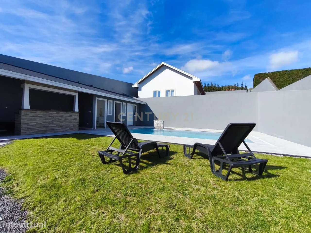 Moradia Moderna com Piscina + Apartamento Independente | Construção 20-38