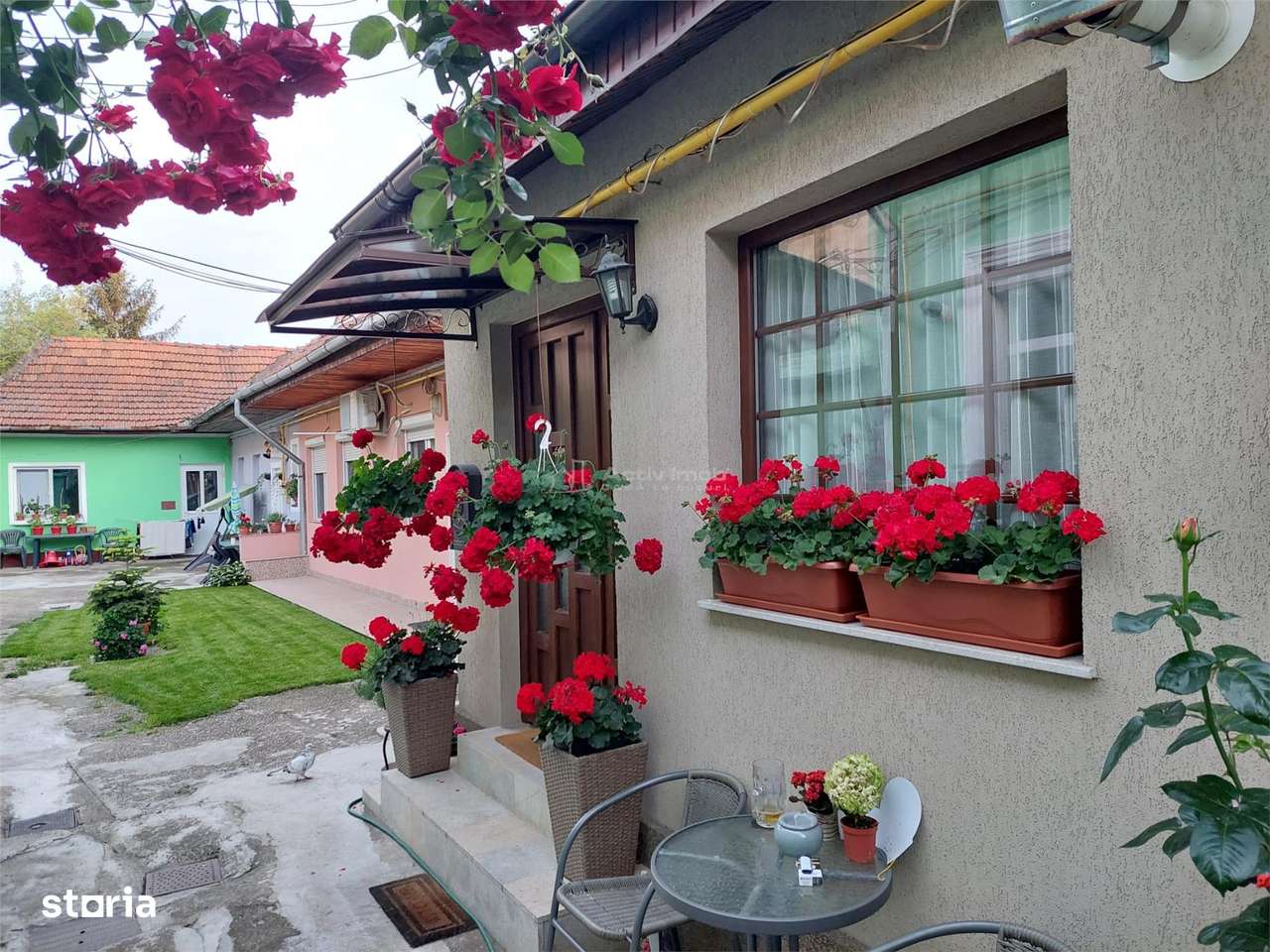 Refugiu urban cu personalitate – Casa cu mansarda si crama amenajata --0