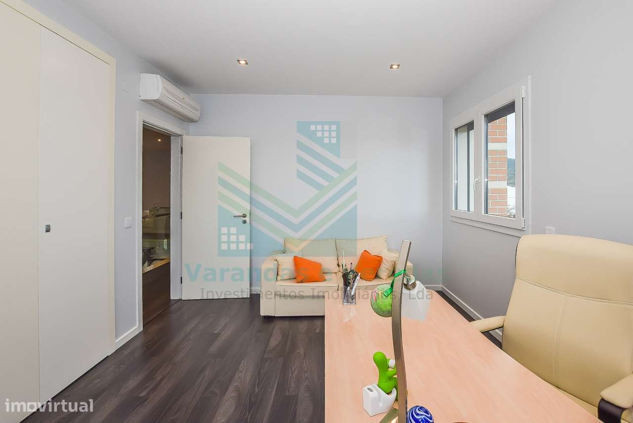 Moradia de luxo T5 com piscina e anexo-42