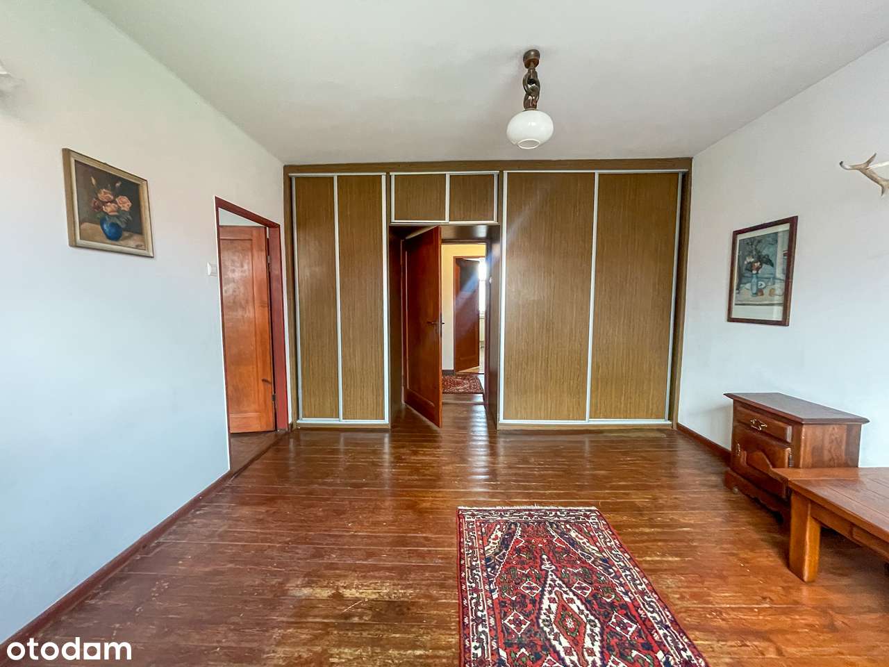 Przestronne wnętrze | 4 niezależne pokoje | podłogi i drzwi drewniane-8