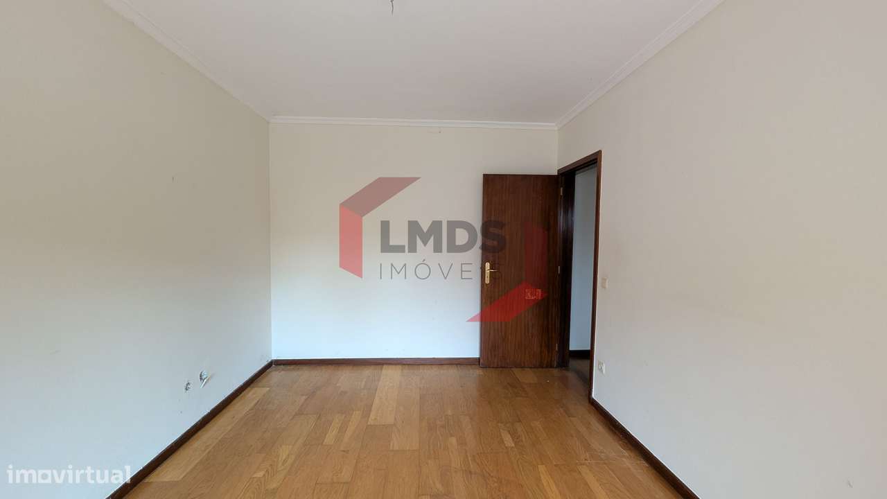 Apartamento T1+1 Valbom Centro-16