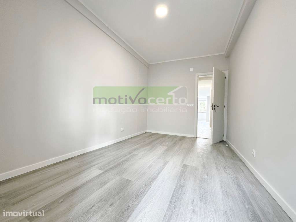 T2 Totalmente Remodelado com 2 WC na Figueirinha, Oeiras. Pronto Ha...-10