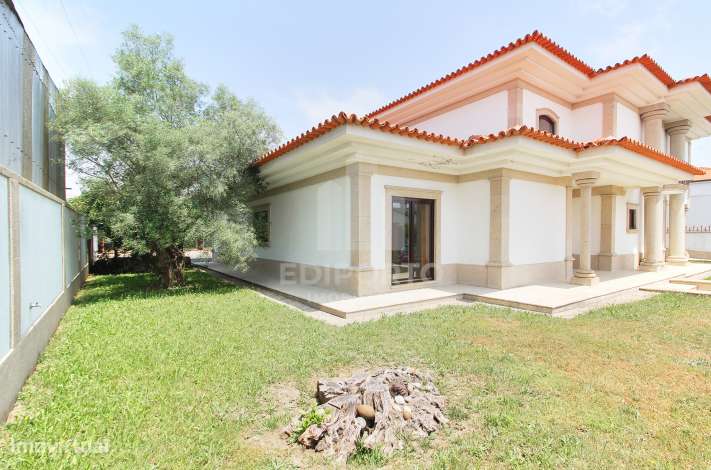 Moradia T6  com 4 suites, piscina interior a 25 minutos do Porto - Grande imagem: 3/22