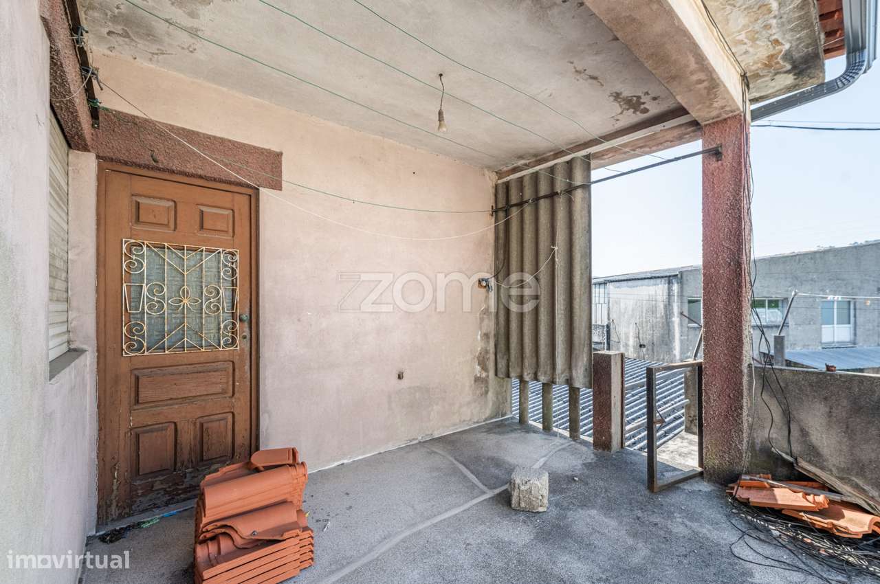 Andar moradia T3 para remodelar em Polvoreira, Guimarães - Grande imagem: 3/21