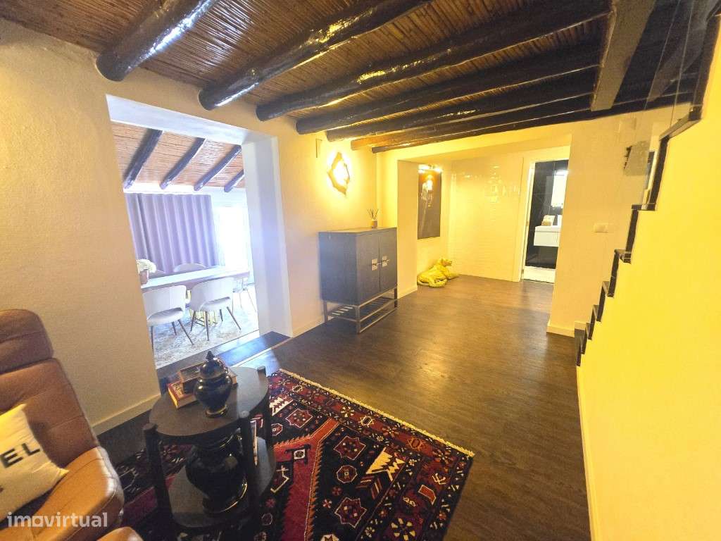 Moradia T5 Moderna com Piscina Aquecida e Garagem para 4 Carros-22