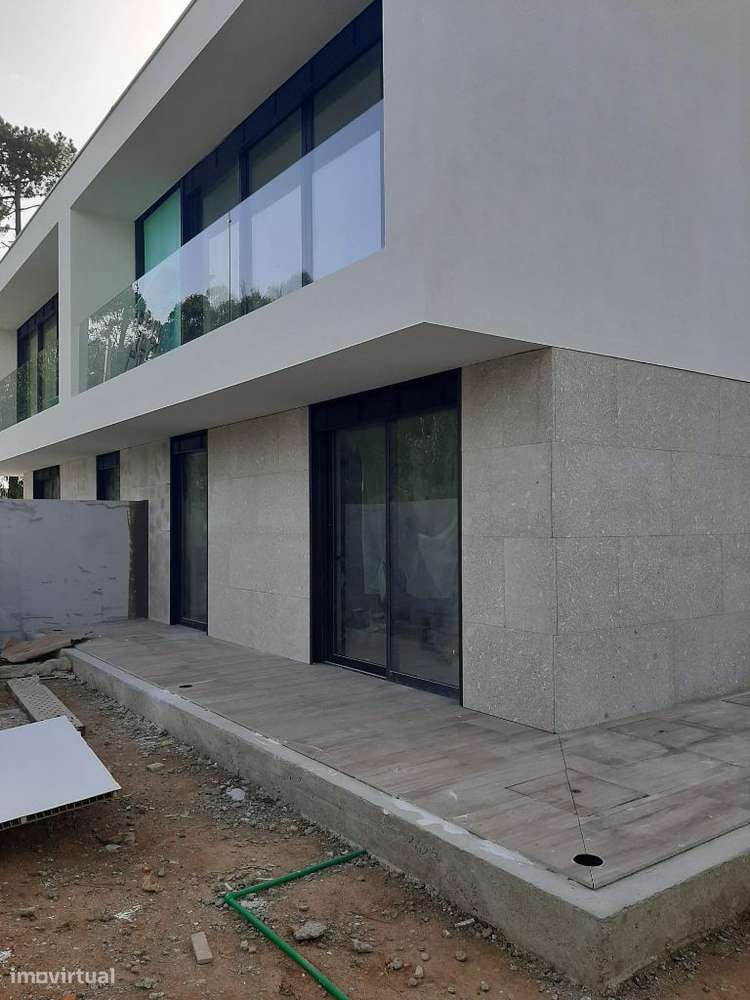 Vende Moradia T-4 - 100m Praia Madalena em fase de acabamentos - Grande imagem: 5/54