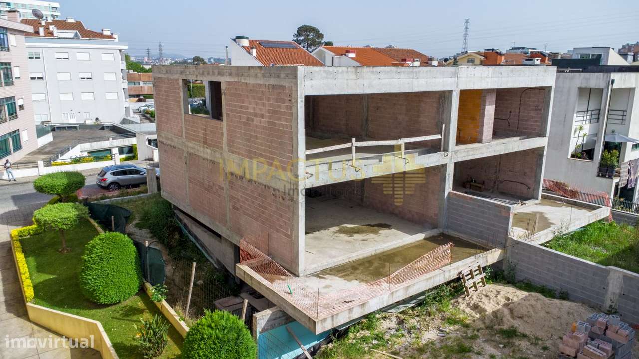 Moradia V3+1 nos Maninhos-12