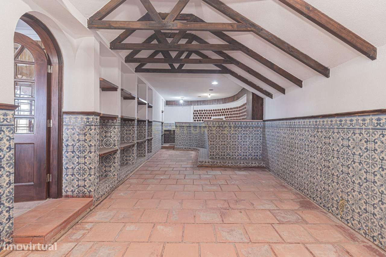 Distinta Moradia, com piscina e adega - perto de praias-16