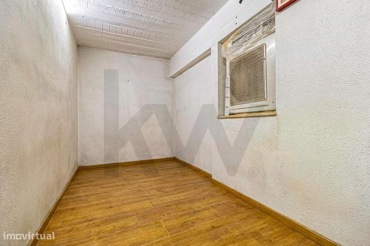 Apartamento T2 com 111 m2 em Monte Abraão-25