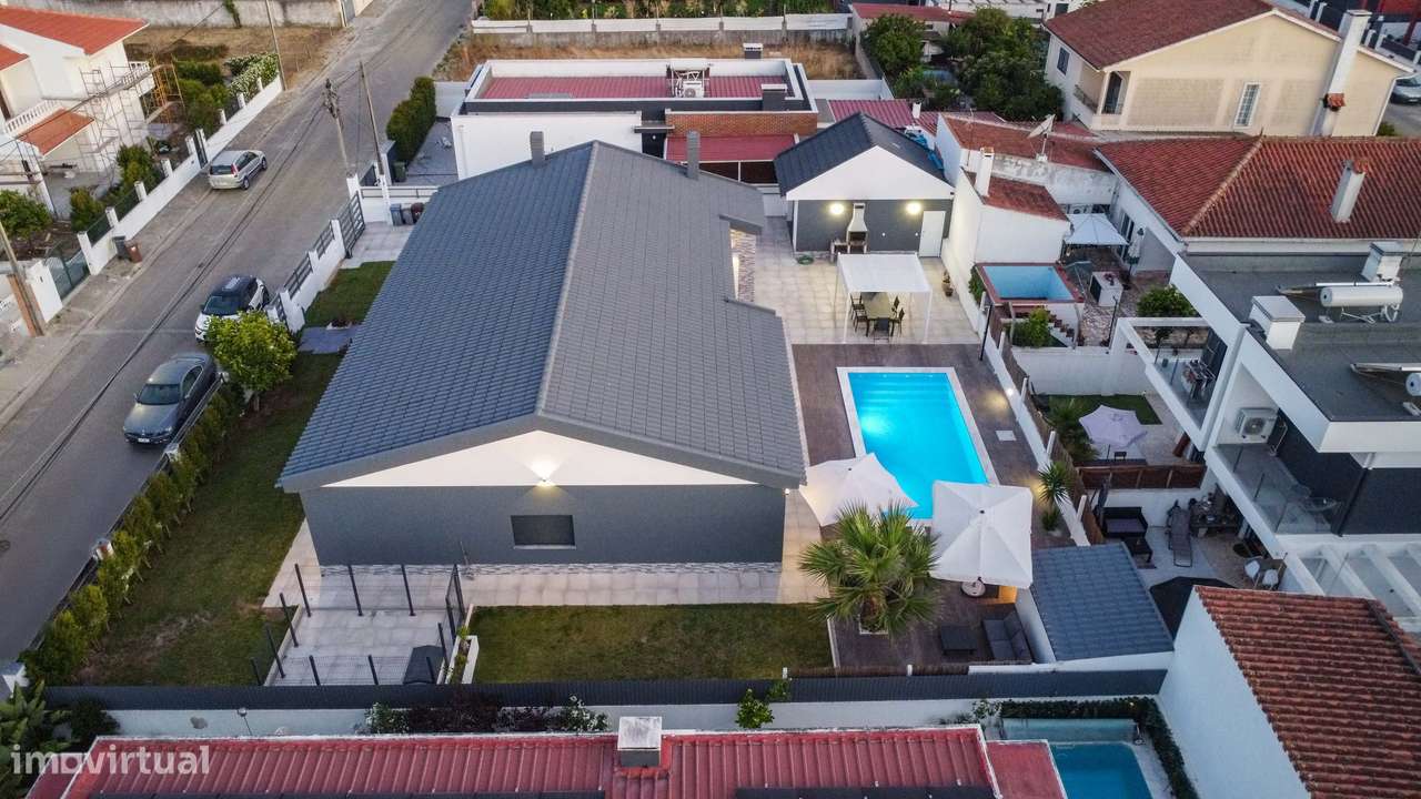 Fantástica moradia isolada T4 em Fernão Ferro-35