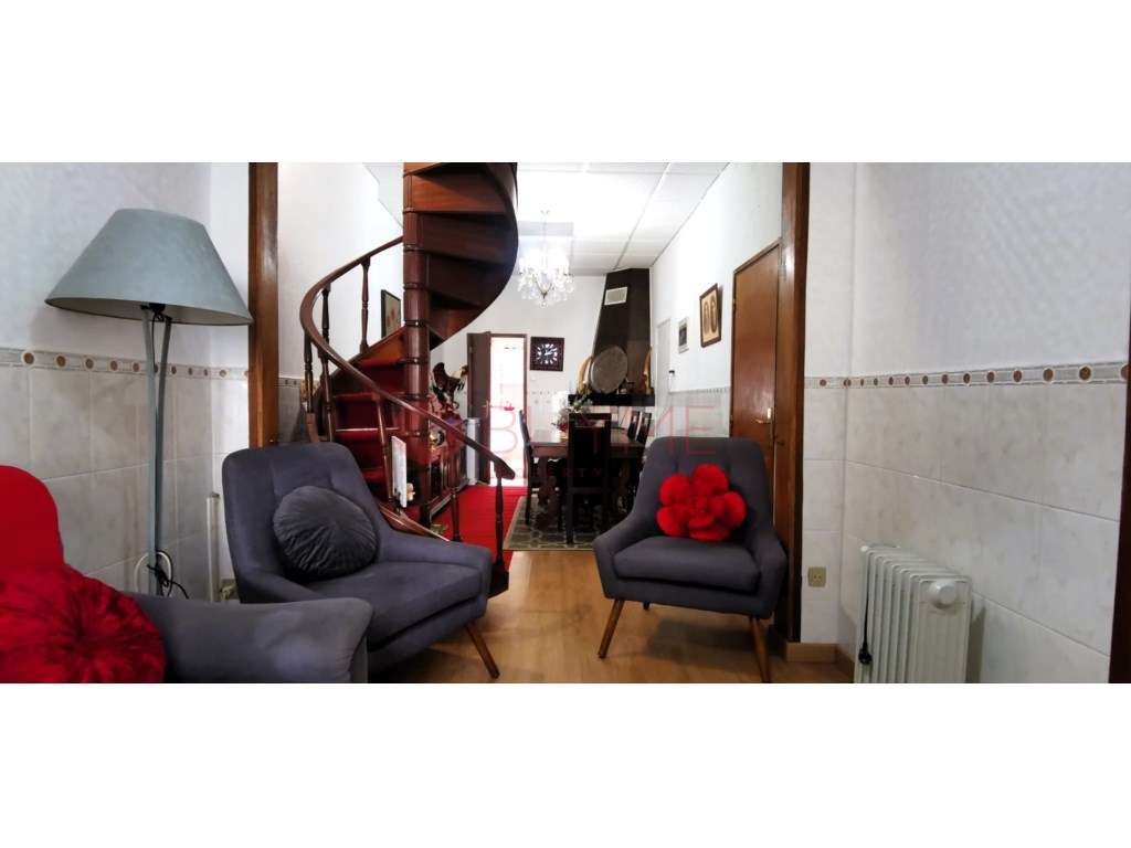 Moradia T4 no Centro Histórico de Loulé com Rooftop e Potencial Tur... - Grande imagem: 4/24