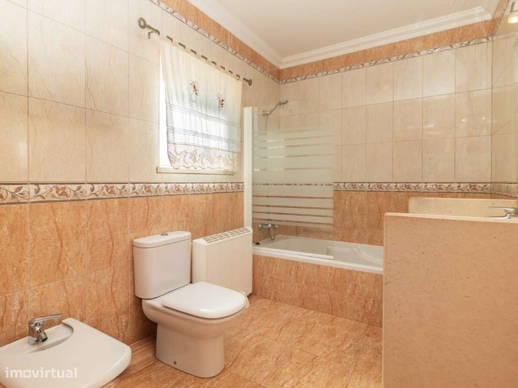 Moradia T4 de Prestígio com Áreas Amplas, Garagem para 2 Carros e C...-26